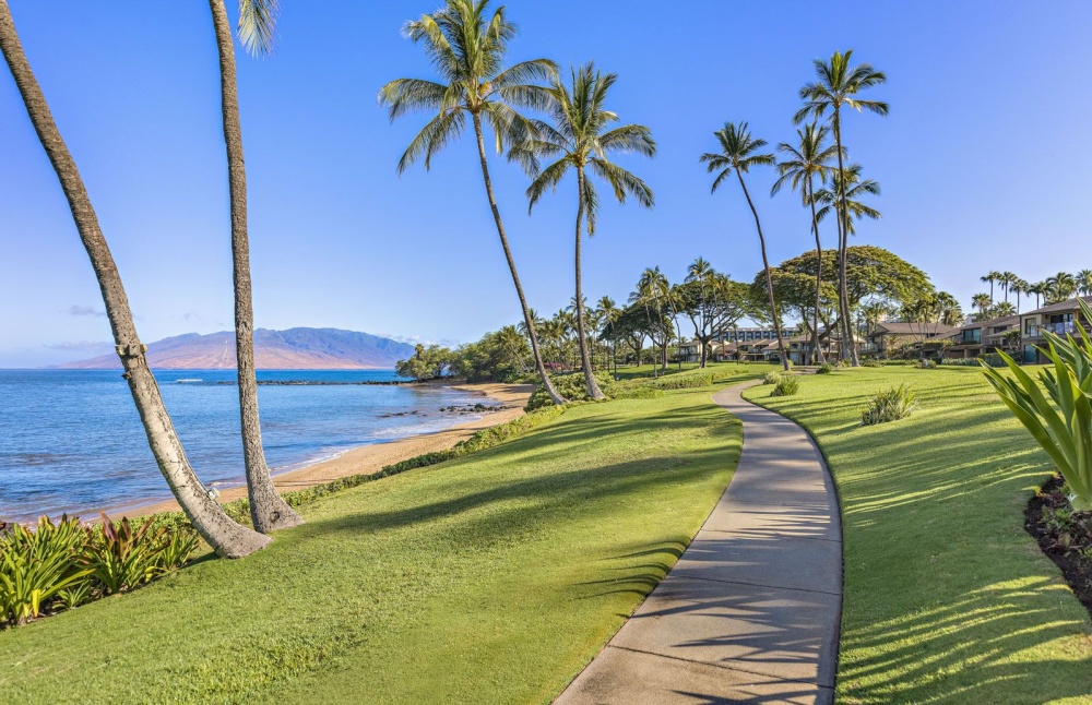 Stroll the breathtaking Wailea Beach Path